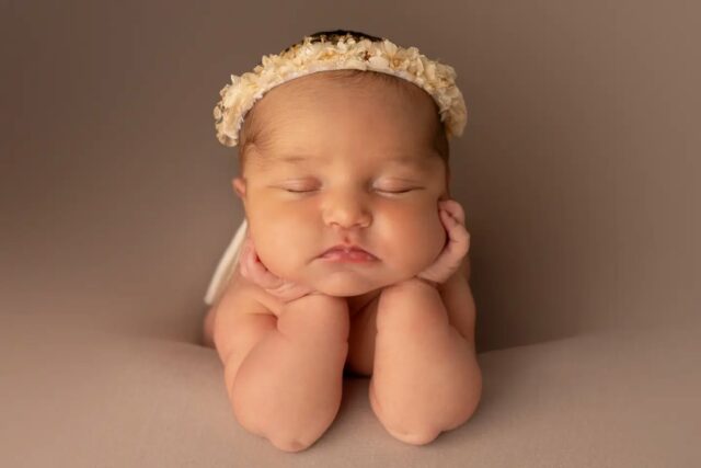 Merveille 🥰💕
Cette photo est un assemblage de 2 photos ou le bébé est tenu par la maman à chaque instant. Ne reproduisez pas ça chez vous 😆
Petite bouille d'amour ❤️
Les séances nouveau né se réalisent dans les 15 premiers jours de vie 🩷 si ça t'intéresse contacte moi 💓
www.missjuliephotographie.com